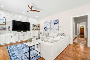 693 Penn Ave NE in Atlanta, GA - Building Photo