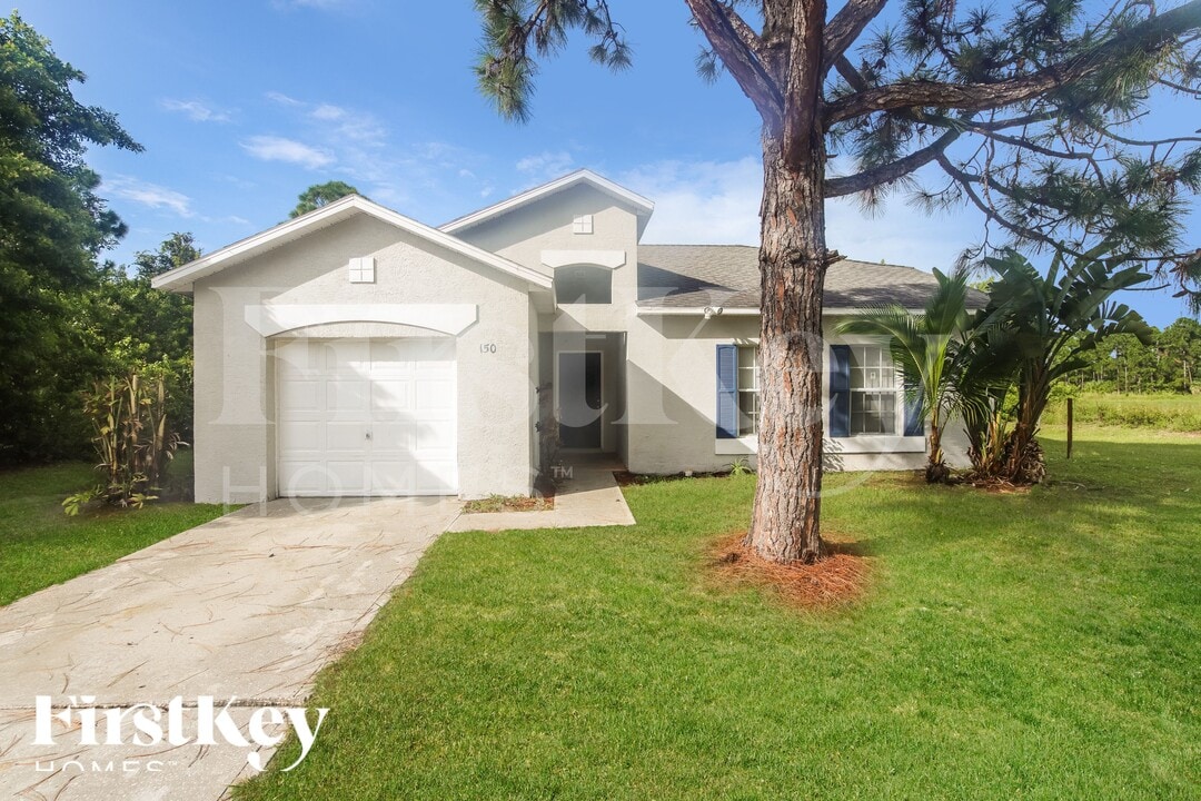 150 Empress Ave, Unit D in Sebastian, FL - Foto de edificio