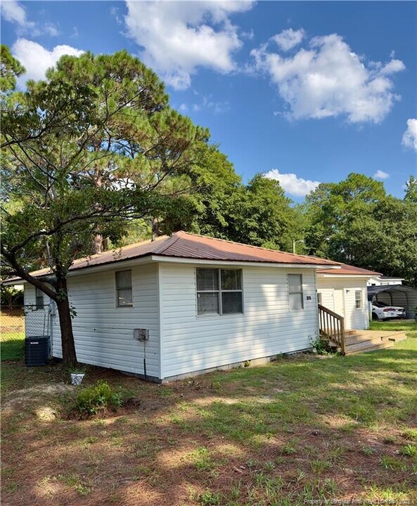 2357 Watson Lake Rd in Fayetteville, NC - Building Photo