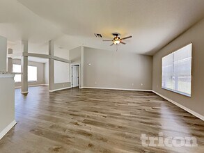 13029 Centennial St in Spring Hill, FL - Foto de edificio - Building Photo