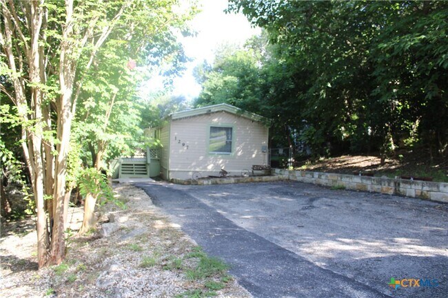 1297 Hidden Fawn in Canyon Lake, TX - Building Photo - Building Photo