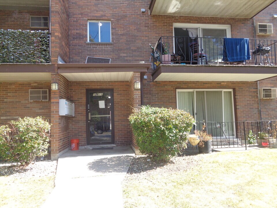 10611 Parkside Ave in Chicago Ridge, IL - Building Photo