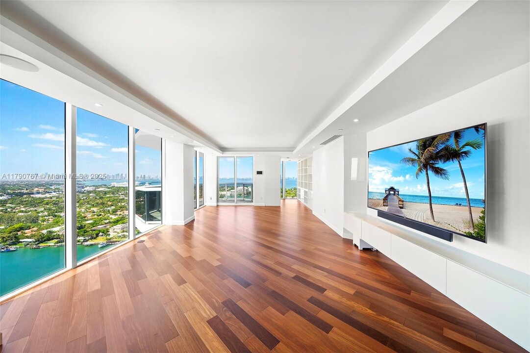 4779 Collins Ave in Miami Beach, FL - Building Photo