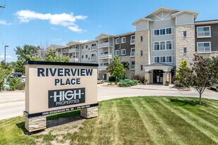 Riverview Place in Cedar Rapids, IA - Building Photo