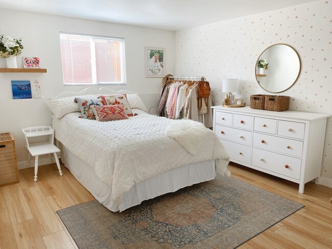 820 Bourdeaux Dr, Unit Basement in Midvale, UT - Building Photo - Building Photo