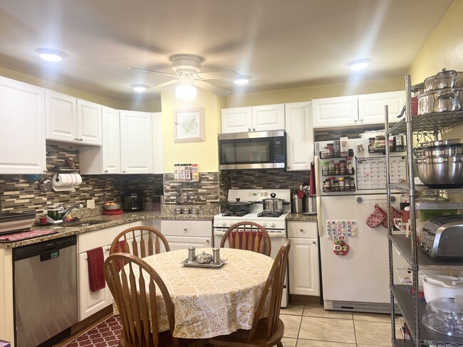 94 Spring St, Unit 2 in Cambridge, MA - Building Photo - Building Photo
