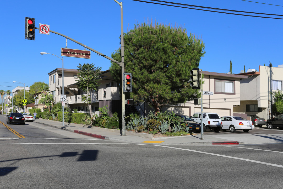 1015 E Wilson Ave in Glendale, CA - Foto de edificio