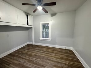 1524 E 3rd Ave in Hutchinson, KS - Building Photo - Building Photo