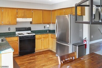 302 Mercer Ct in Hackettstown, NJ - Building Photo - Building Photo
