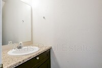 32 Royal Crest Dr photo'