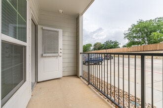 Vistas at Thousand Oaks in San Antonio, TX - Building Photo - Building Photo
