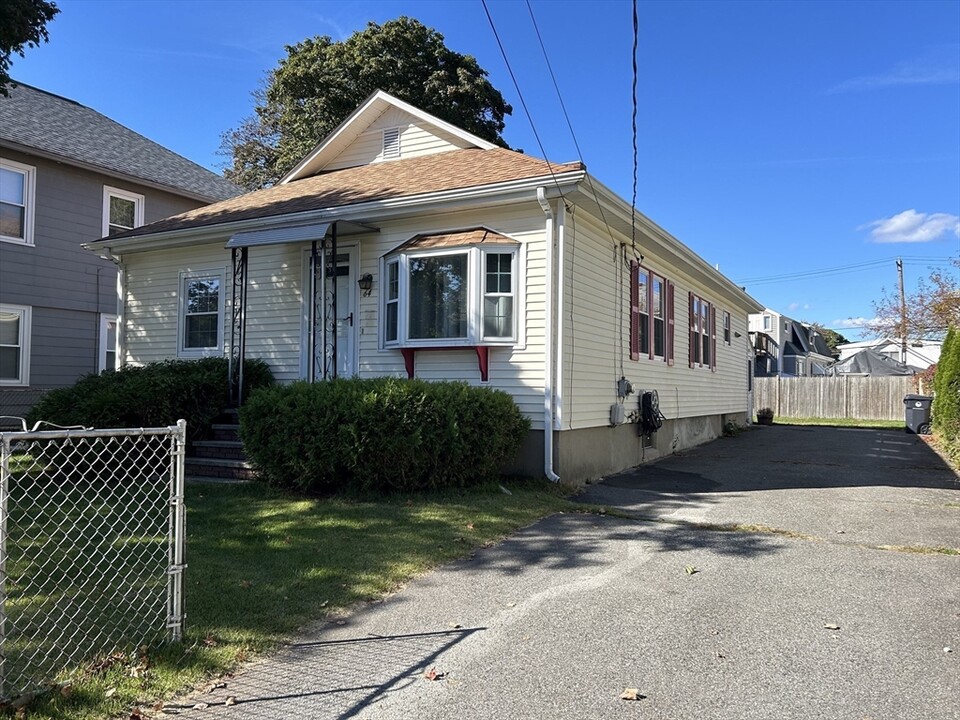 64 Bassett St in Pawtucket, RI - Building Photo