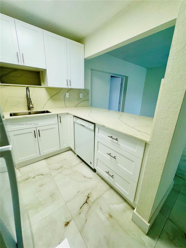 8335 SW 10th Terrace in Miami, FL - Building Photo - Building Photo
