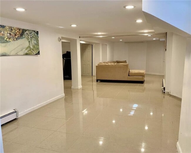 31-35-35 Norwood Ave in Staten Island, NY - Building Photo - Building Photo