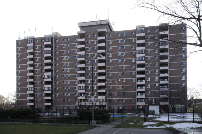 1615 Bloor St E in Mississauga, ON - Building Photo - Primary Photo