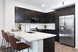 200 Infinity Wy in Mountain View, CA - Foto de edificio - Building Photo