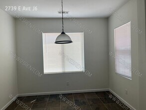 2739 E Ave J6 in Lancaster, CA - Foto de edificio - Building Photo