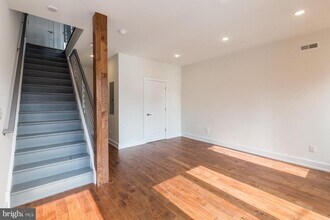 806 N Burns St, Unit 2 in Philadelphia, PA - Building Photo - Building Photo
