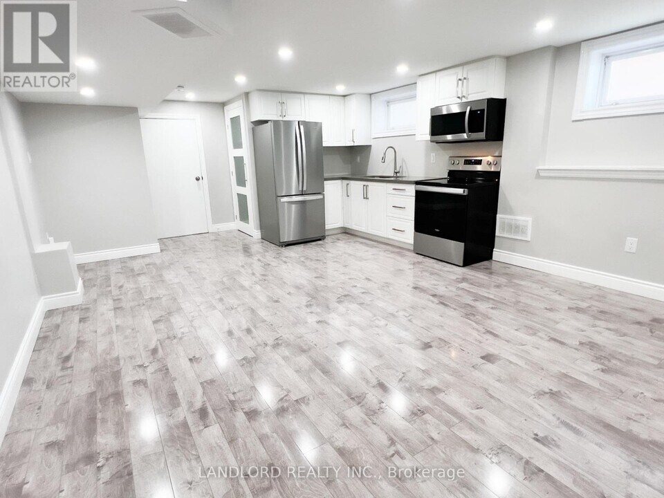 27 Ray Ave in Toronto, ON - Building Photo