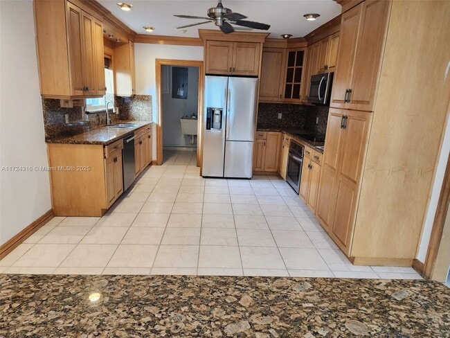 2241 Jackson St in Hollywood, FL - Building Photo - Building Photo