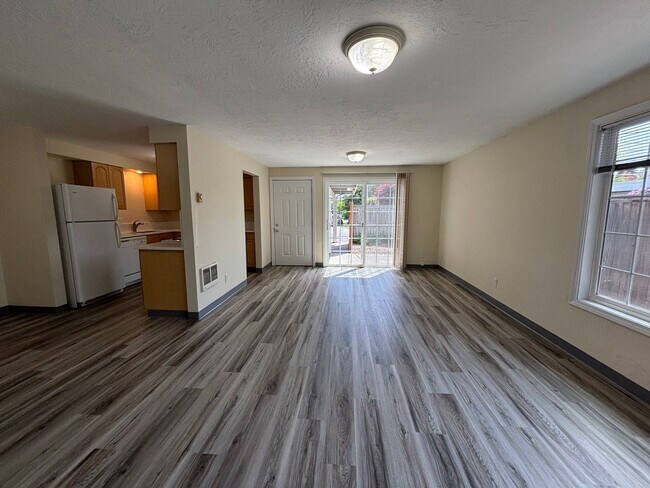 65 Hamilton Ave-Unit -67 in Eugene, OR - Building Photo - Building Photo