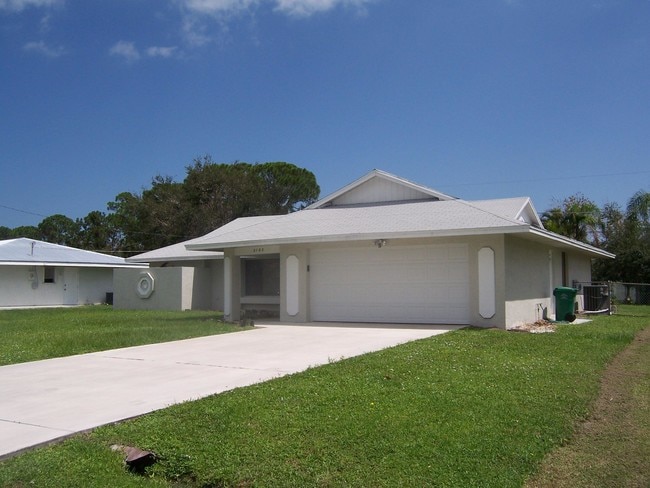 2163 SE Shelter Dr in Port St. Lucie, FL - Building Photo - Building Photo