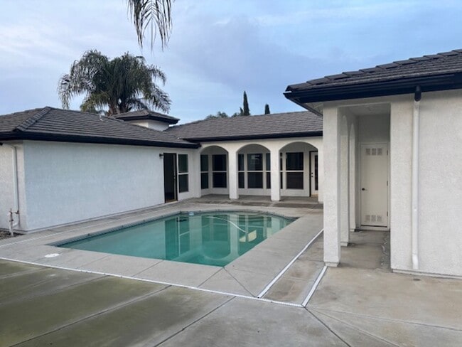 10205 Malaguena Ct in Bakersfield, CA - Building Photo - Building Photo