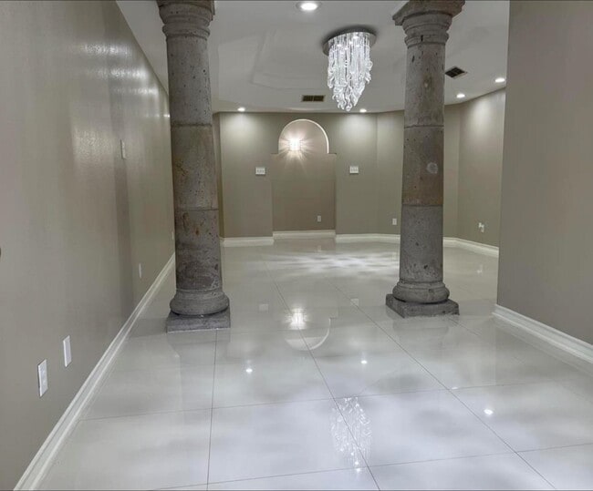 1717 Woodland Dr in Laredo, TX - Building Photo - Building Photo
