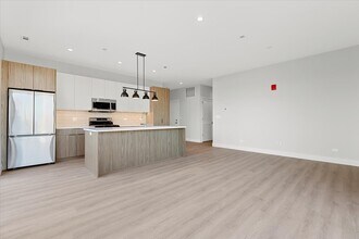 3953 W Dakin St in Chicago, IL - Building Photo - Building Photo