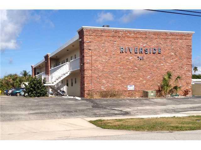 761 Hummingbird Way-Unit -104 in North Palm Beach, FL - Building Photo