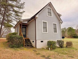 105 Quail Springs Ct in South Hill, VA - Building Photo