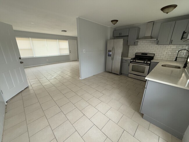 7 Sherwood Ln in Willingboro, NJ - Foto de edificio - Building Photo
