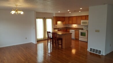 6 Lincoln Heights in Alum Creek, WV - Building Photo - Building Photo