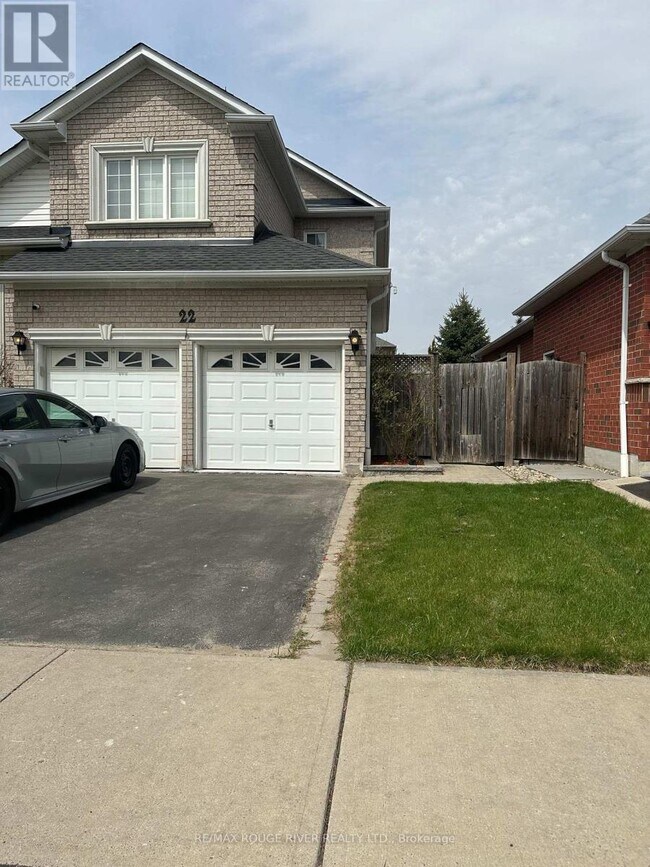 22 Branstone Dr in Whitby, ON - Building Photo - Building Photo
