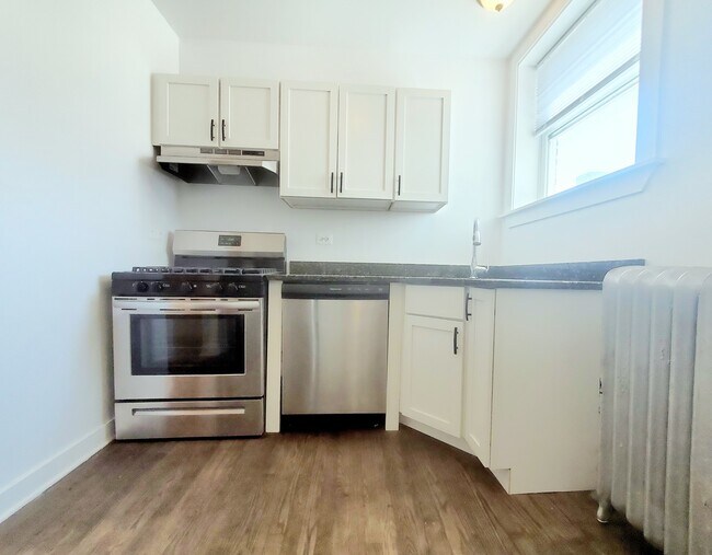 2242 N Monticello Ave in Chicago, IL - Building Photo - Building Photo