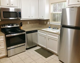 1406 W April Villa, Unit B in Montgomery, TX - Building Photo - Building Photo