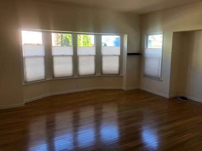 352 Palm Ave, Unit 2 in Oakland, CA - Building Photo - Building Photo