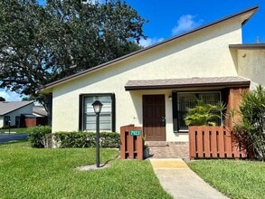 7923 SE Villa Cir in Hobe Sound, FL - Building Photo - Building Photo