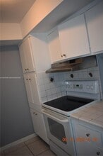 1885 NE 121st St in North Miami, FL - Foto de edificio - Building Photo