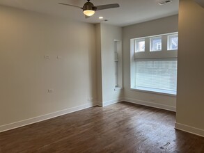 2750 W Wilcox St, Unit A1 in Chicago, IL - Building Photo - Building Photo