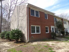 408 Savage Dr in Newport News, VA - Building Photo