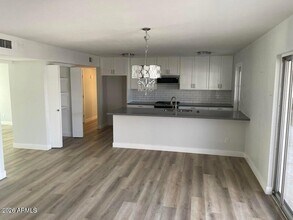 414 E Malibu Dr in Tempe, AZ - Building Photo - Building Photo