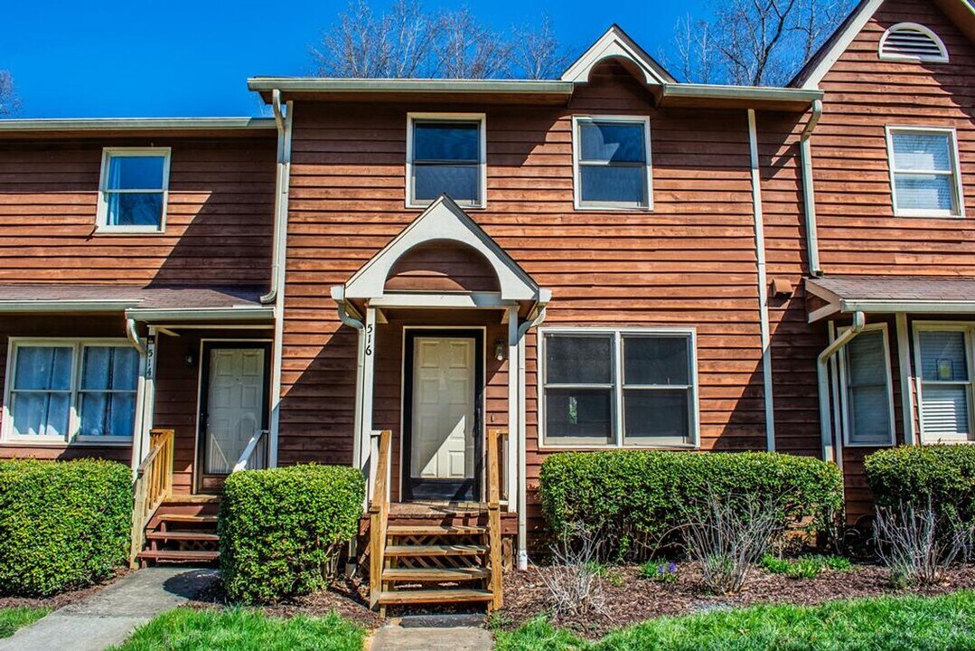 516 Rock Cliff Ct in Winston-Salem, NC - Building Photo