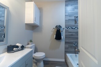 803 Hall St in Bryan, TX - Foto de edificio - Building Photo