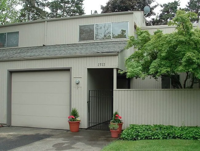 1511 NW Tanasbrook Ct