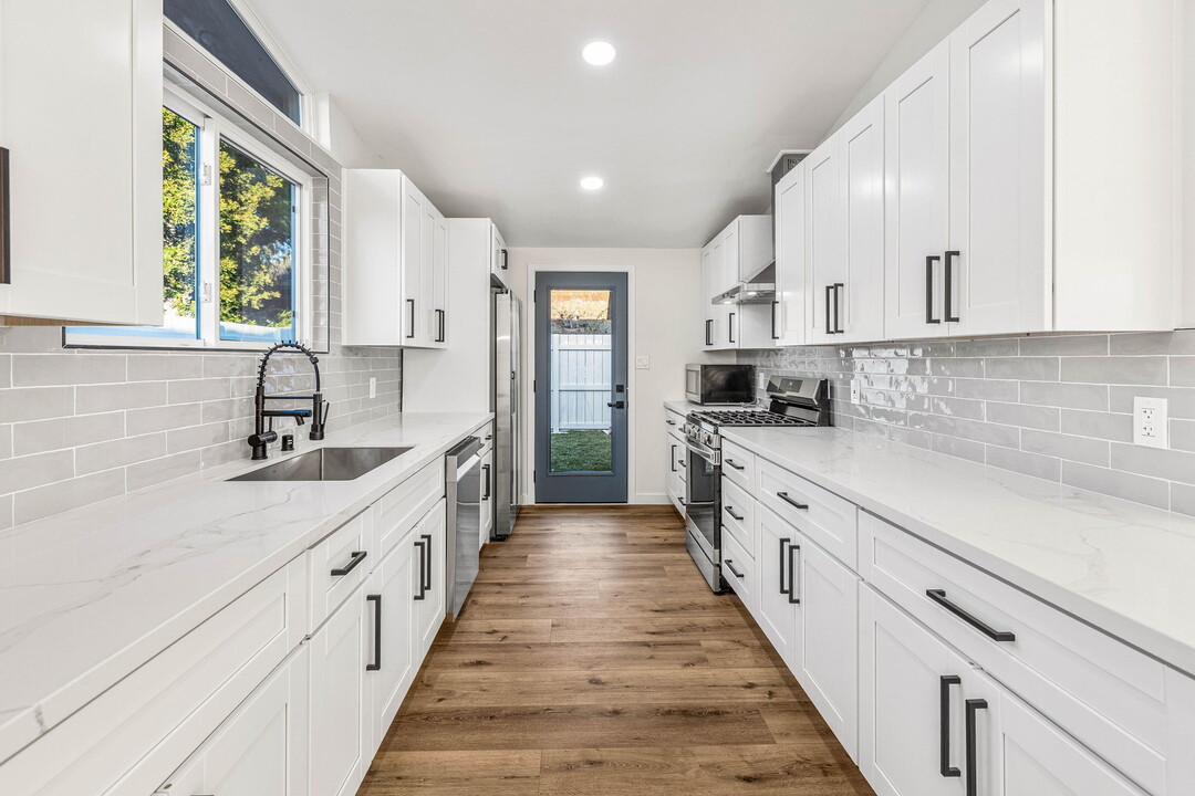 14033 Frame Rd in Poway, CA - Building Photo
