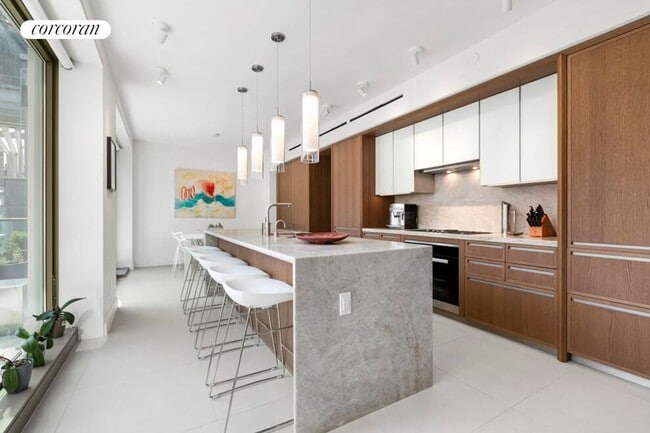 property at 117 W 21st St