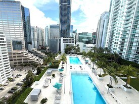 950 Brickell Bay Dr in Miami, FL - Building Photo