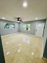 3231 NW 72nd Way in Hollywood, FL - Foto de edificio - Building Photo