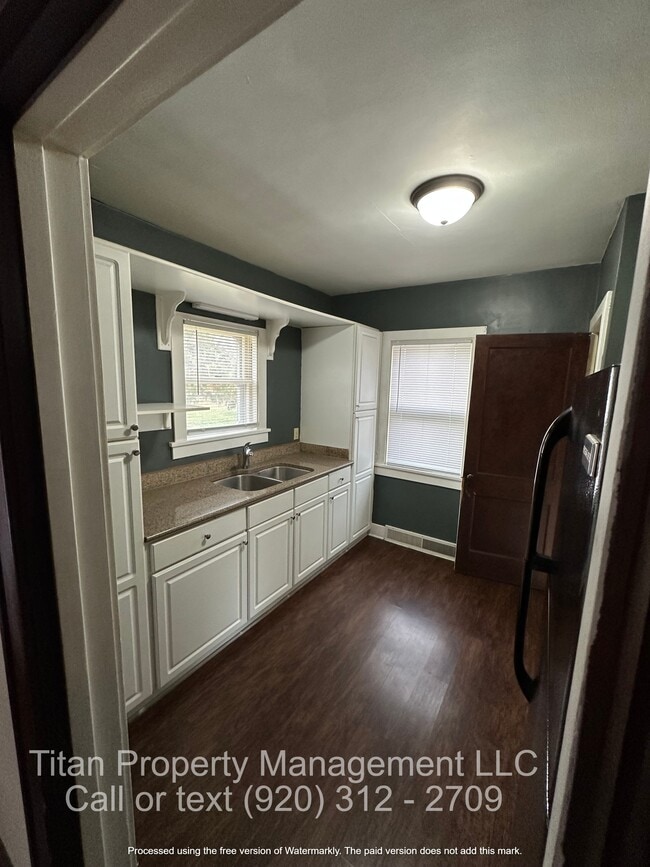 2504 Jackson St in Oshkosh, WI - Building Photo - Building Photo